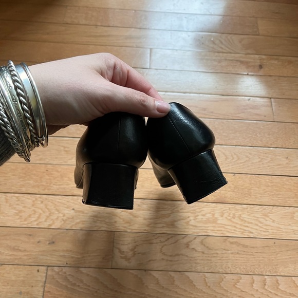 Classic Black Leather Heel - Picture 2 of 7